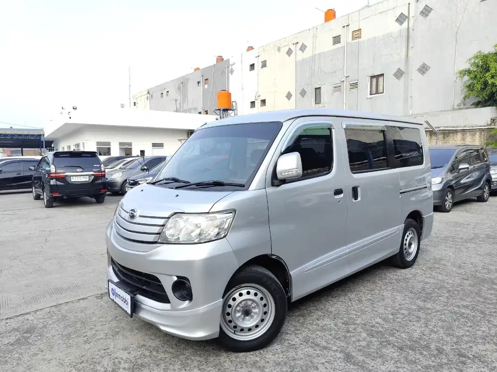 Pajak Panjang - Daihatsu Luxio 1.5 D Bensin-MT 2017