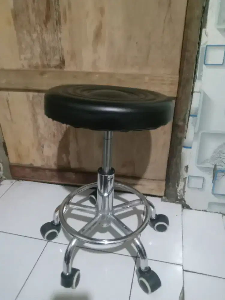 kursi kantor putar beroda