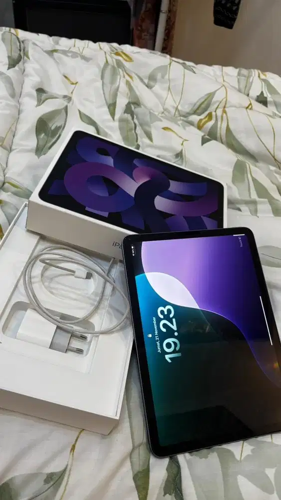 Dijual Ipad Gen 5 Air 64gb ungu Wifi only