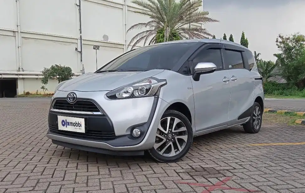 TDP 8,JT Toyota Sienta 1.5 V Bensin-MT Silver 2017