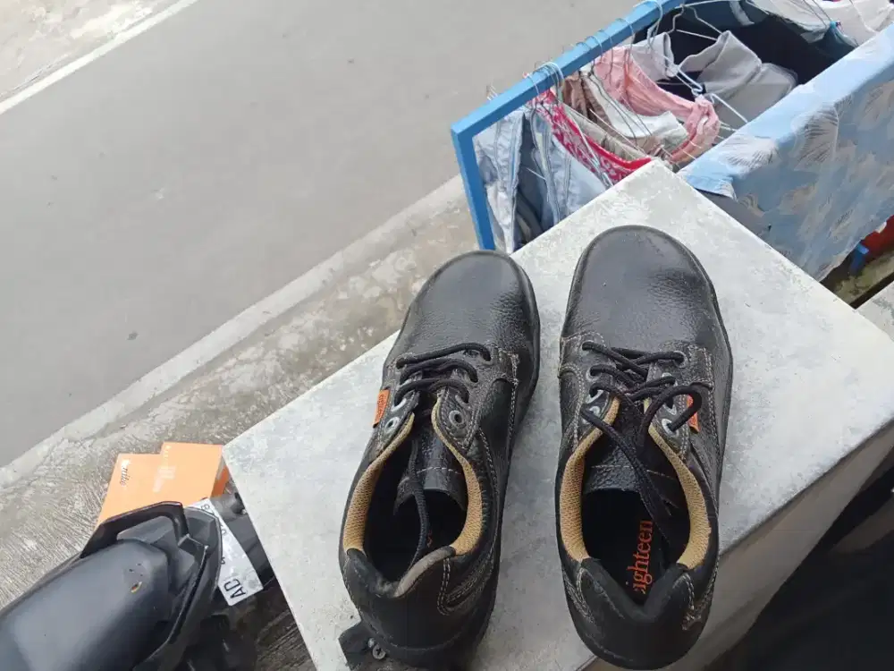sepatu safetyyy
