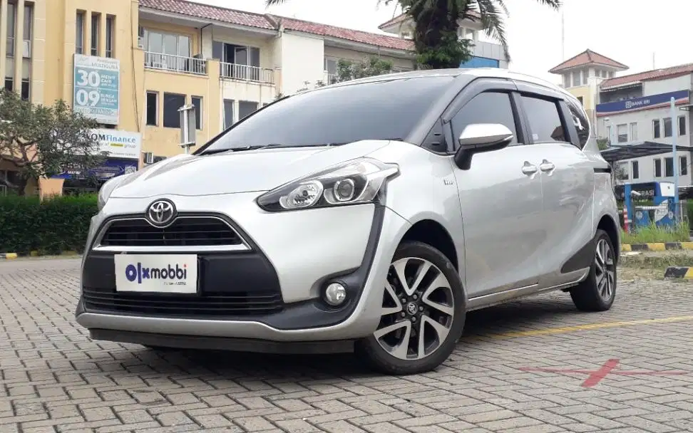 TDP 7,JT Toyota Sienta 1.5 V Bensin-MT Silver 2016