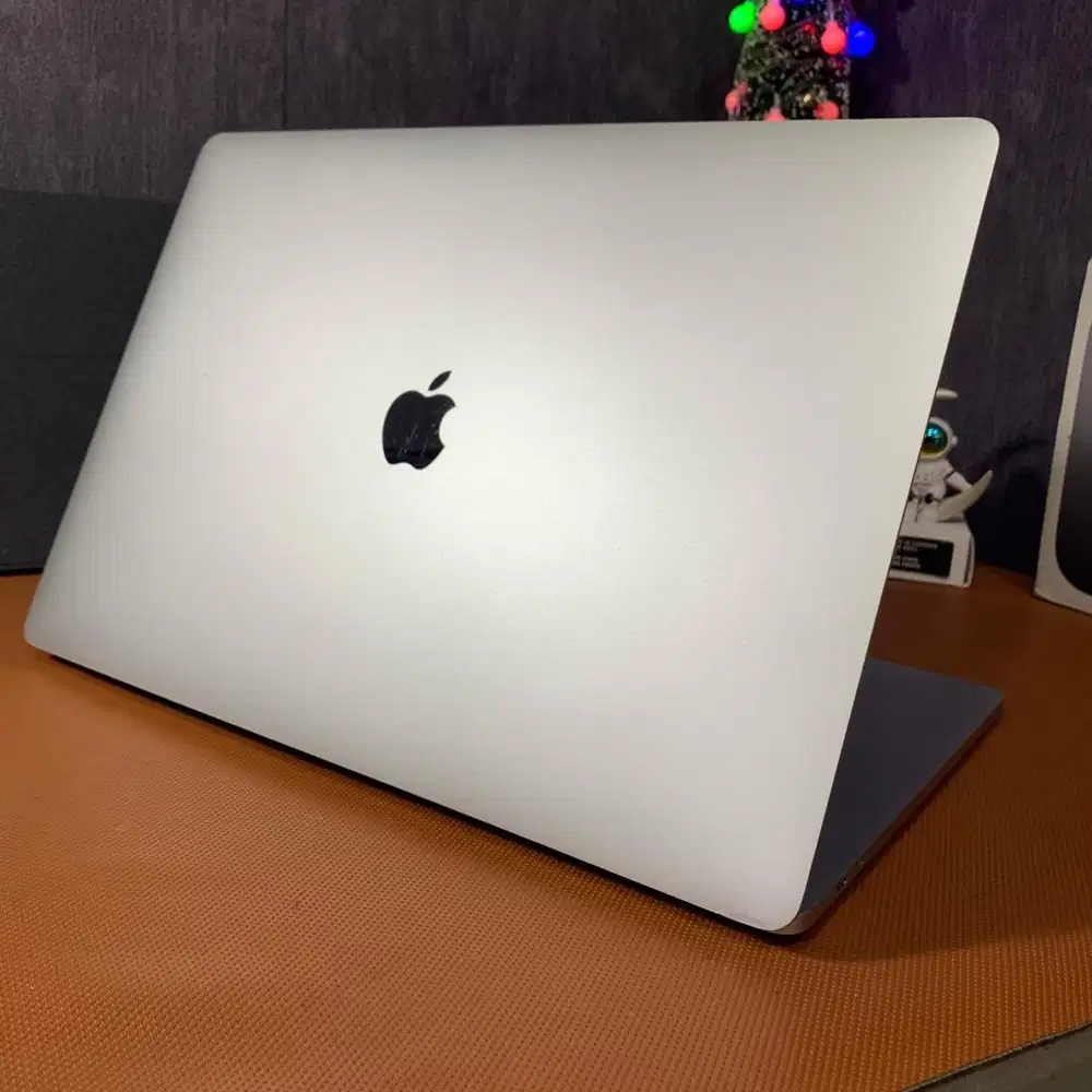 Macbook Pro Touchbar i9/32/512gb 16inch 2019 Silver