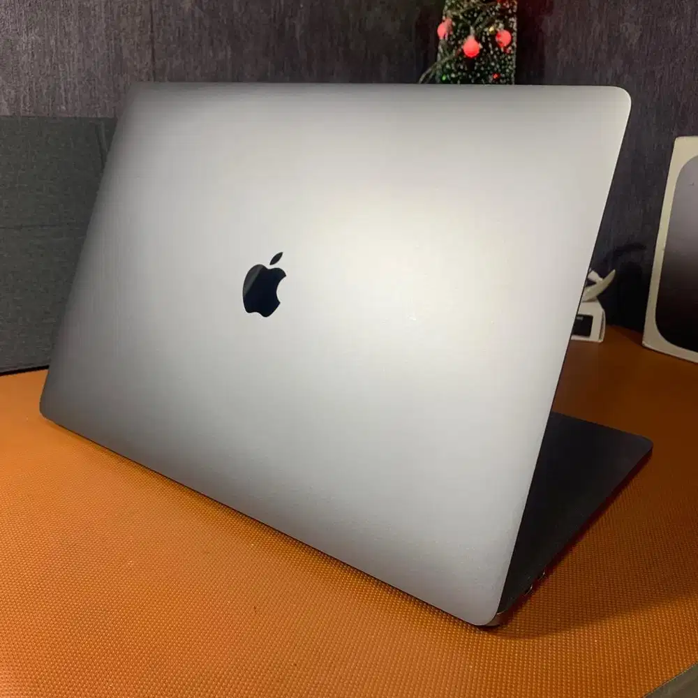Macbook Pro Touchbar i7/32/1TB 16inch 2019 Gray
