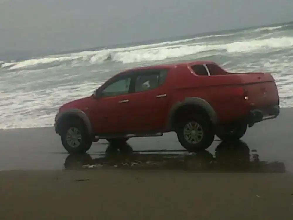 Di Jual strada triton merah menyala non proyek/tambang