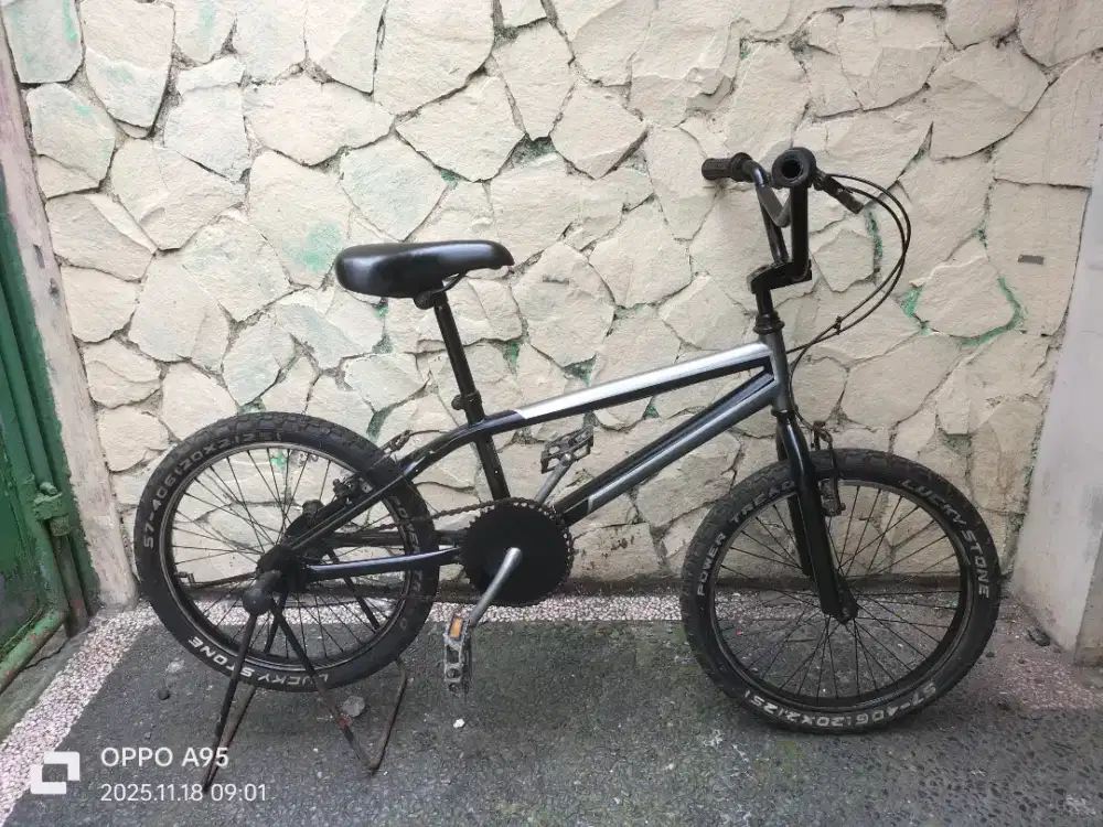 Jual butuh sepeda BMX wim cyle UK 20 minus rantai kaku dan kabel rem