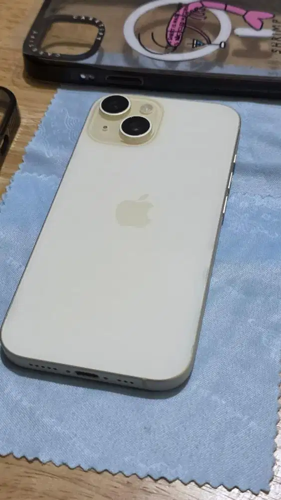 iPhone 15 256GB - Yellow  - Second Like New - Bonus Casetify Original!