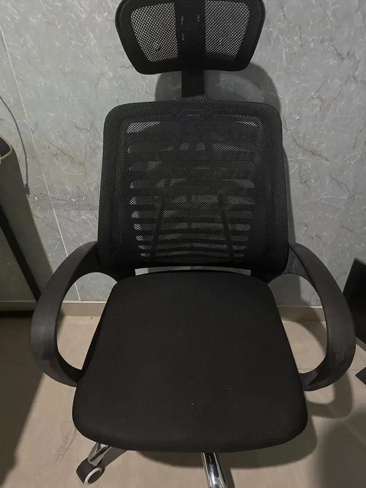 Kursi kantor atau kursi gaming