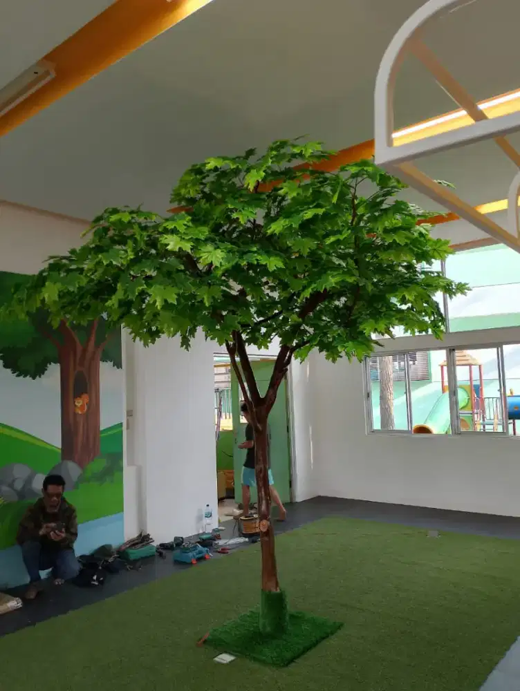 Pohon Artificial besar
