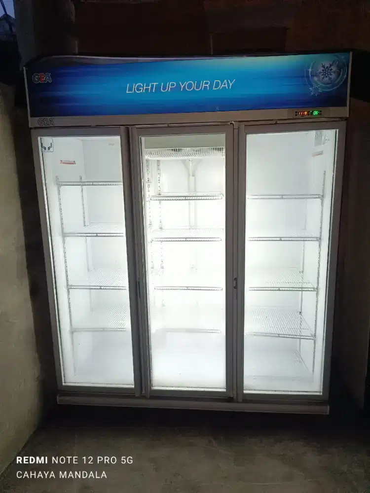 Gea show case 3 pintu 1300 liter ori mulus 90%
