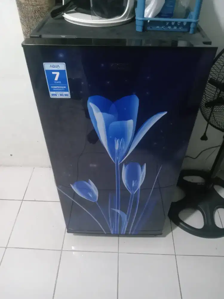 kulkas 1 pintu merk Aqua