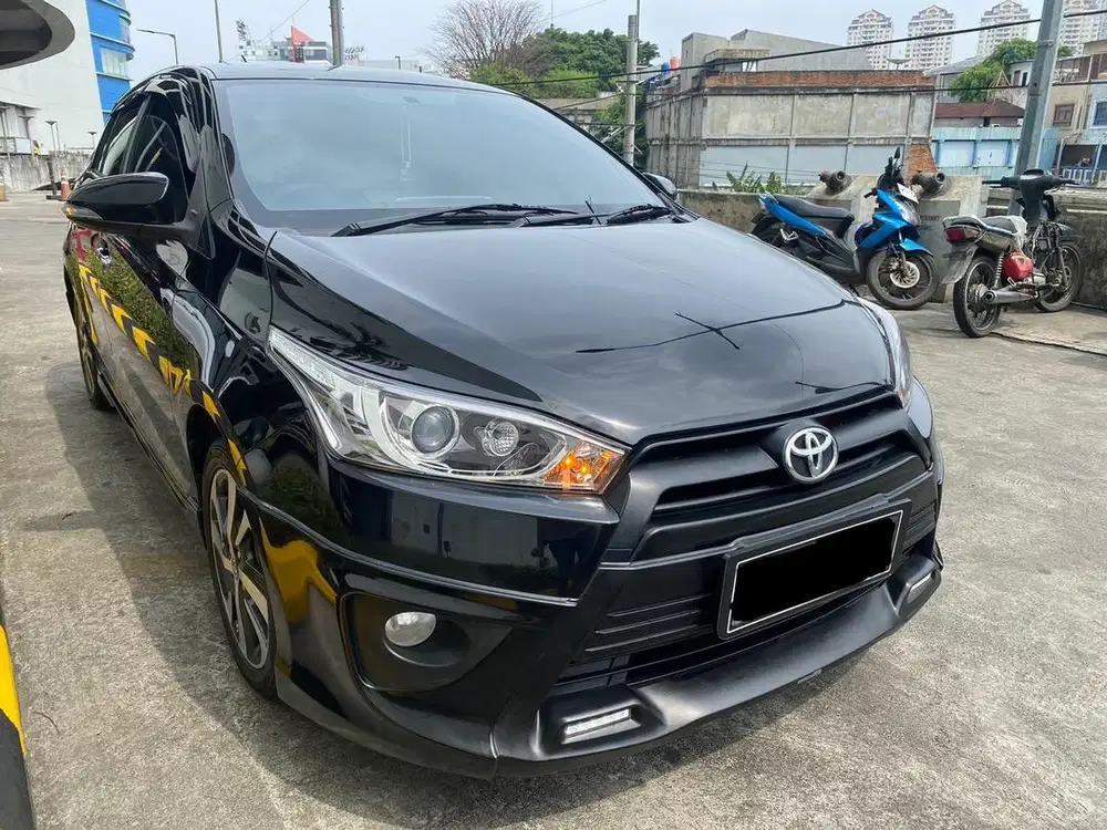 Toyota Yaris TRD S 1.5 AT 2015 Hitam