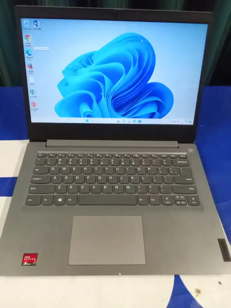 Laptop Lenovo Ideapad slim 3