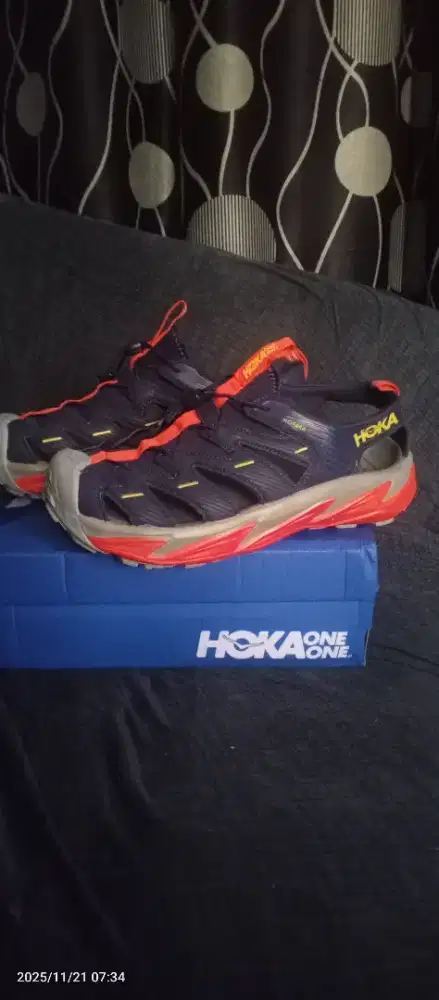 Sepatu sandal Hoka hoopara