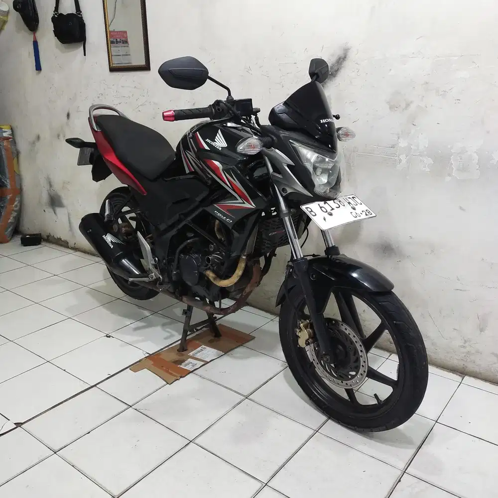 Honda CB150R 2013 Orisinil Mesin Cakep Bagus Lengkap