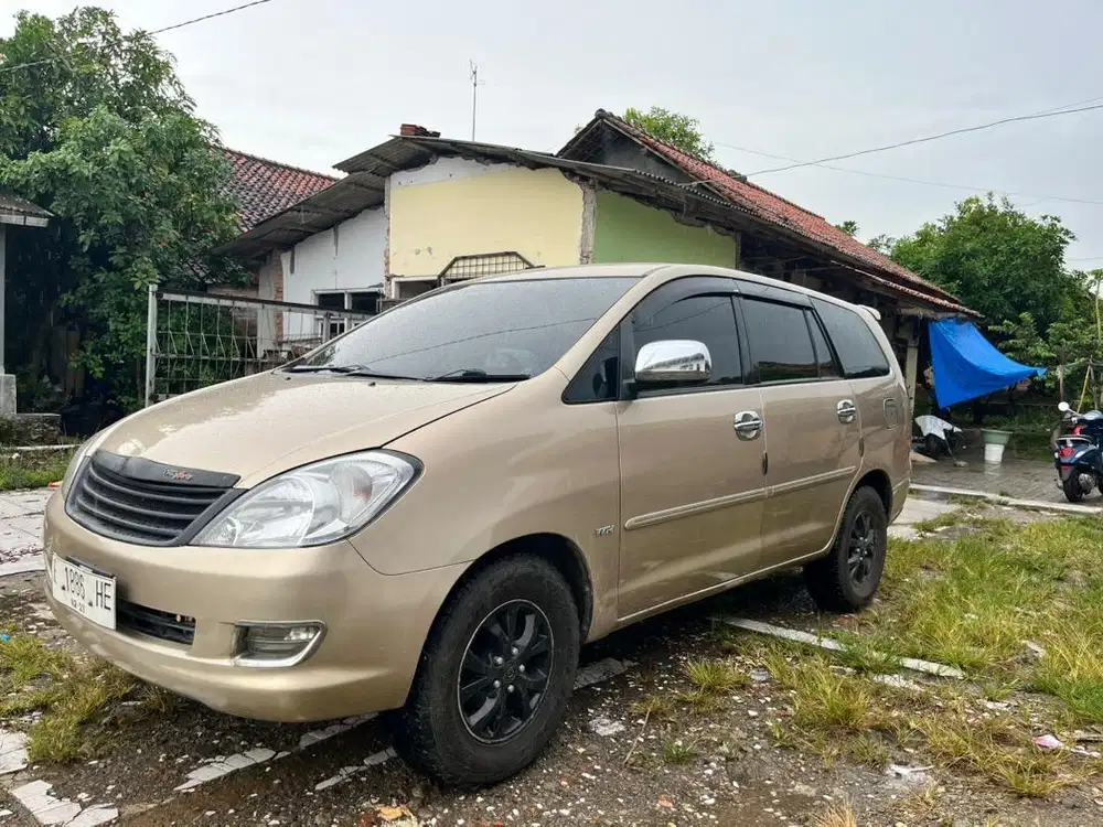 Kijang innova Type V 2004