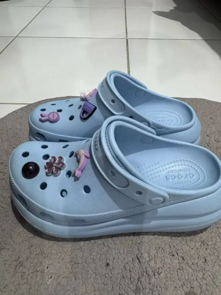 Sepatu sandal crocs NEW with jibbitz free