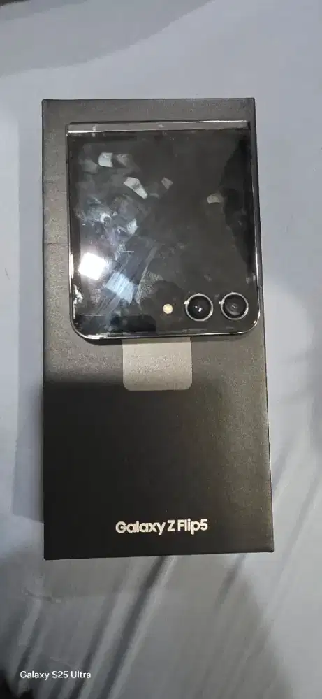 SAMSUNG GALAXY Z FLIP5 BEKAS LIKE NEW EKS GARANSI RESMI SEIN ORIGINAL