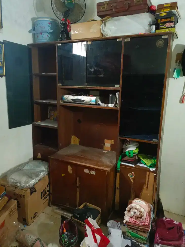 Dijual Bufet + Meja Belajar model lawas kayu jati.