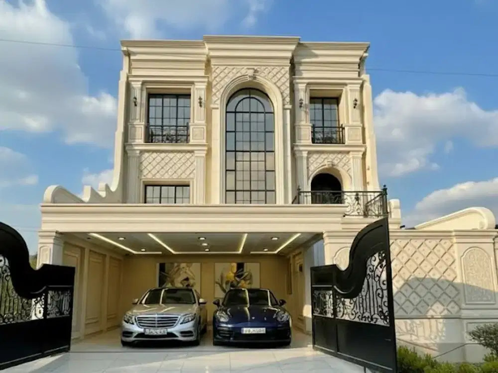 Banyuraden Mansion - Rumah Mewah Lux 3 Lantai dekat Pusat Kota Jogja