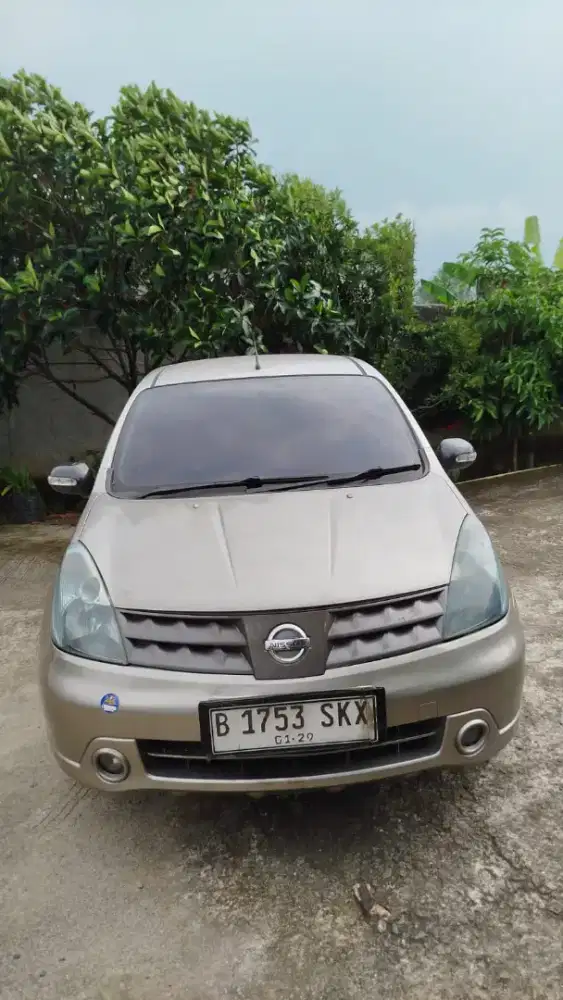 Nisan grand Livina