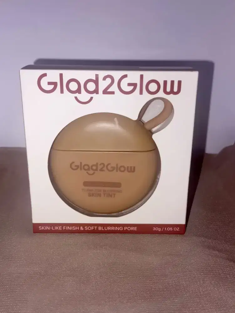 Glad2Glow Flawless Blurring Skin Tint HSC 2025