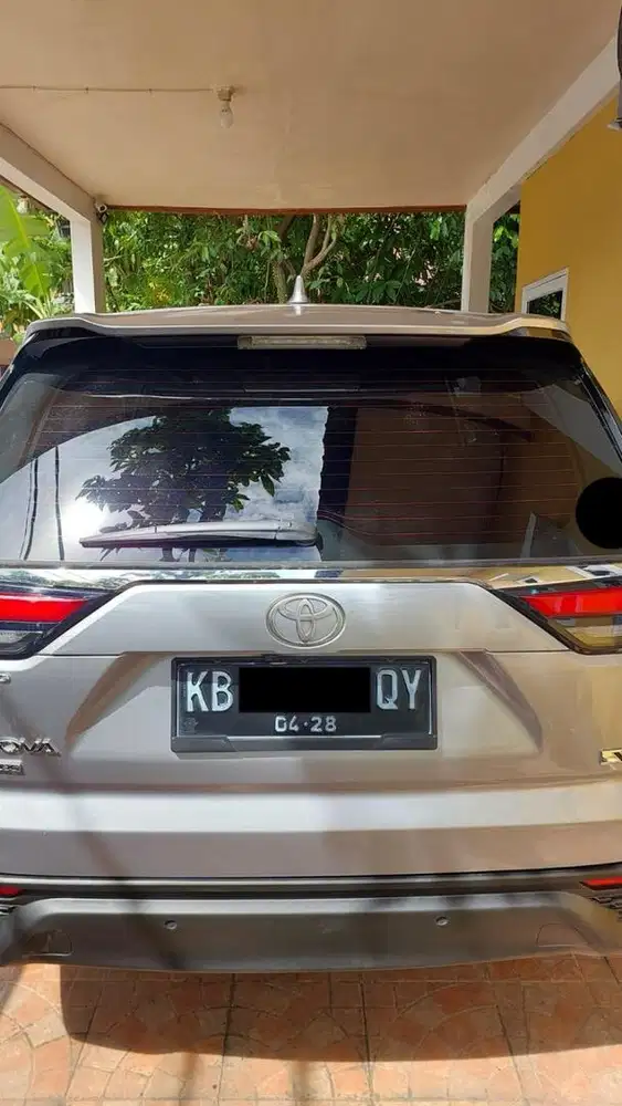 Kijang Innova Zenix 2.0 V 2023 non hybrid jual murah cepat kalbar