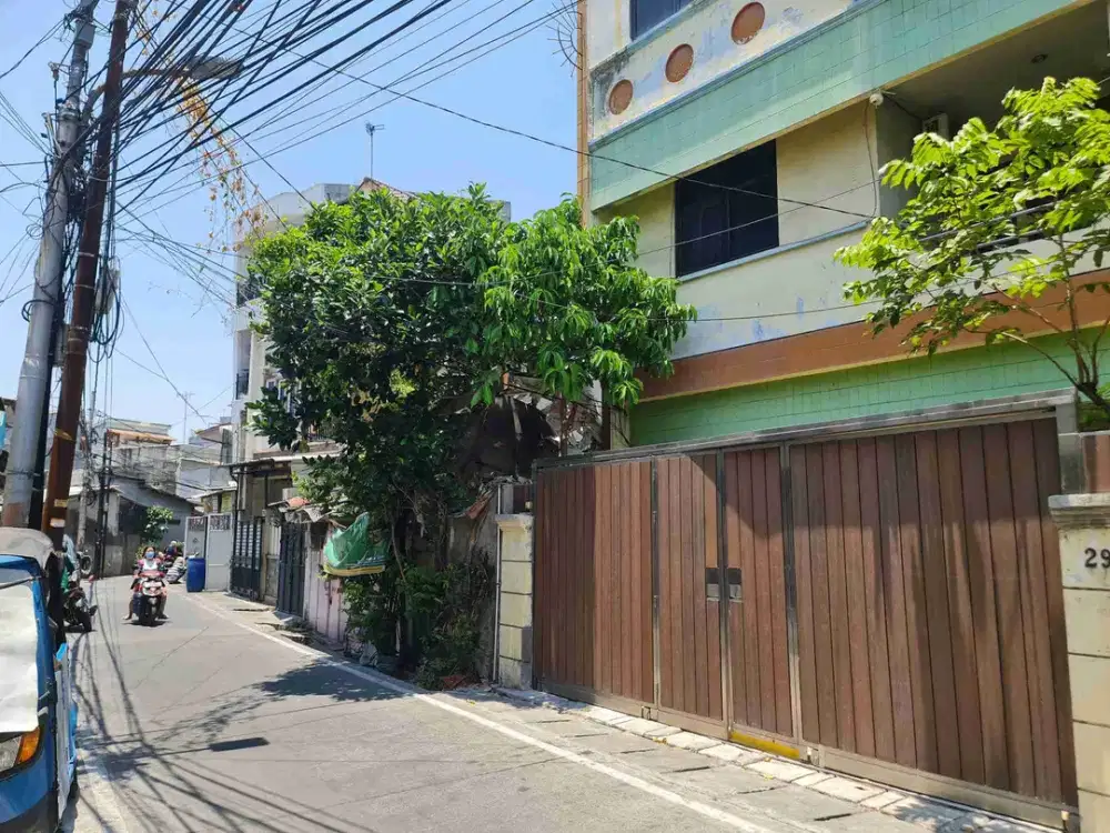 Rumah 4 Lantai Siap Huni Bisa di Buat kost di kartini jakarta pusat