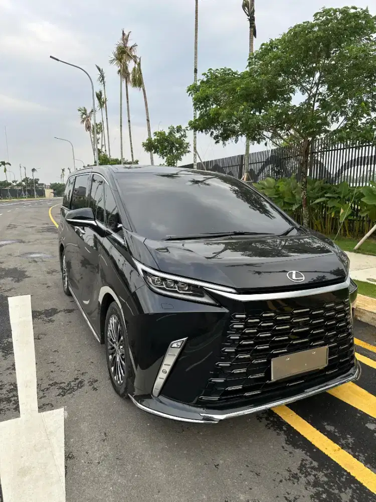 LEXUS LM350H AT 2024 ( LIKE NEW )