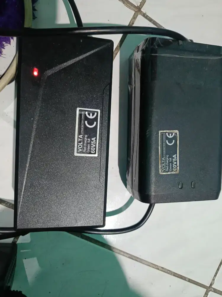 Charger motor listrik Volta lithium baterai