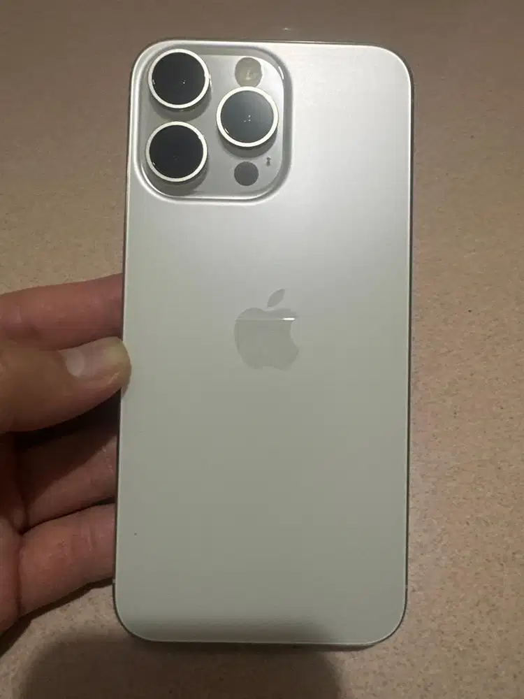 Iphone 15 pro max 256 GB warna putih