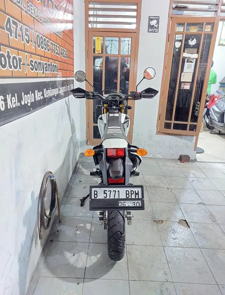 KAWASAKI NEW KLX SM SE USD 150 TAHUN 2025 / 2024 ISTIMEWA PUTIH HITAM