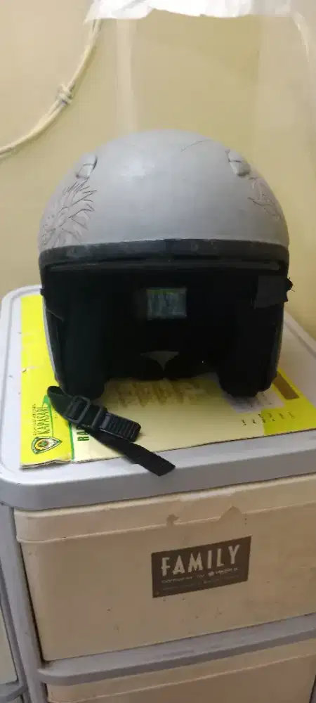 Helm standar tebal & empuk di kepala