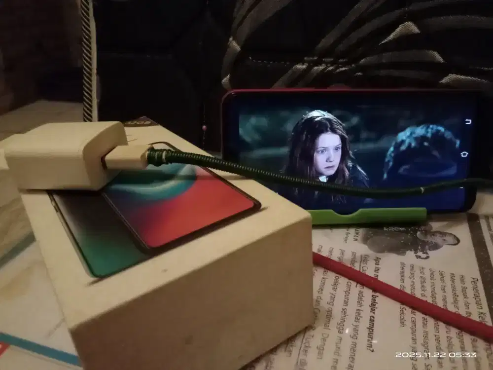 HP Vivo Y91C dan Power Bank merk Robot