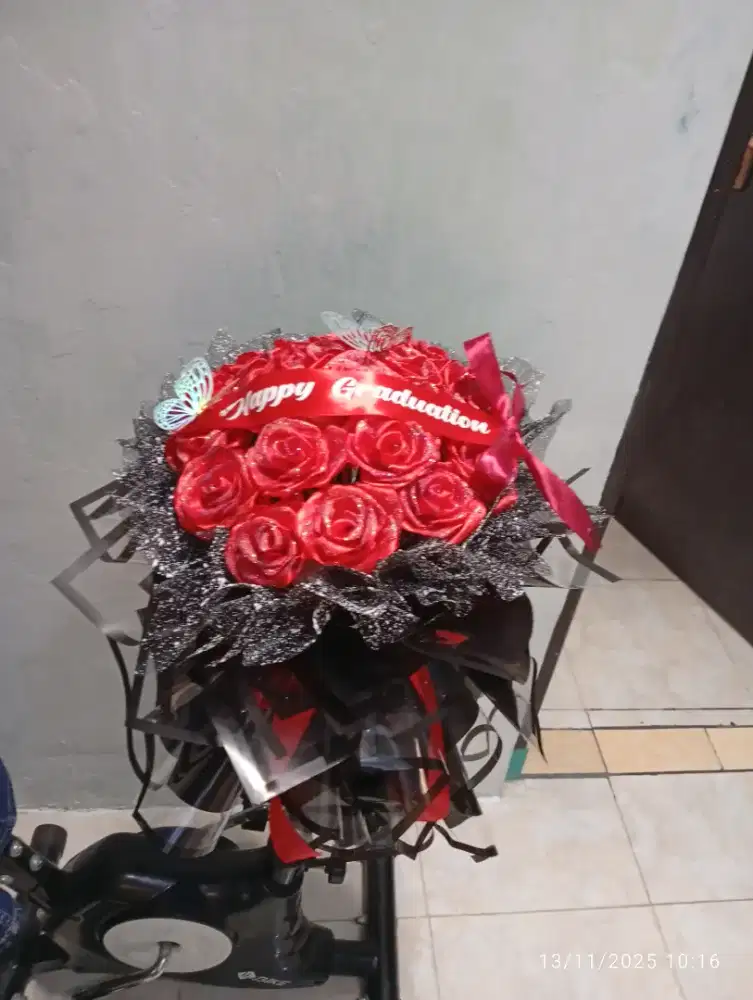 Buket DYLA ada buket pita satin,buket boneka,buket snack,buket uang