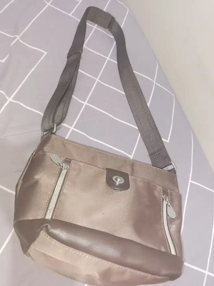 Tas selempang elizabeth