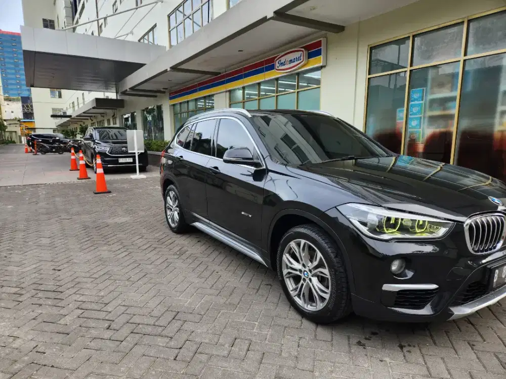 BMW.  1 5    S drive1.8      16. Panoramic