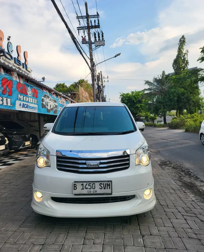 TOYOTA NAV 1 V 2.0 CC MATIC TAHUN 2013