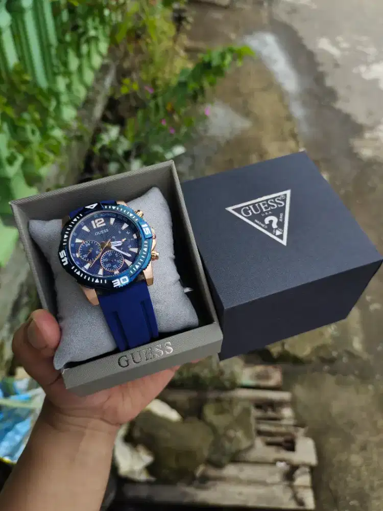 Jam tangan guess cowok masih baru