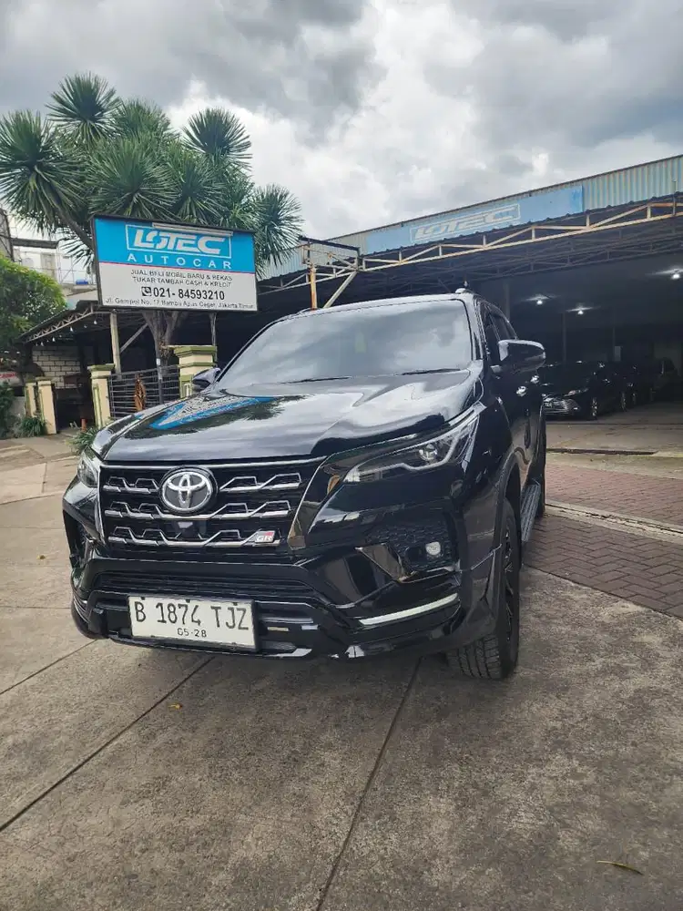 Toyota Fortuner GR Sport 2.8 at metic Tahun 2023 Hitam Istimewa