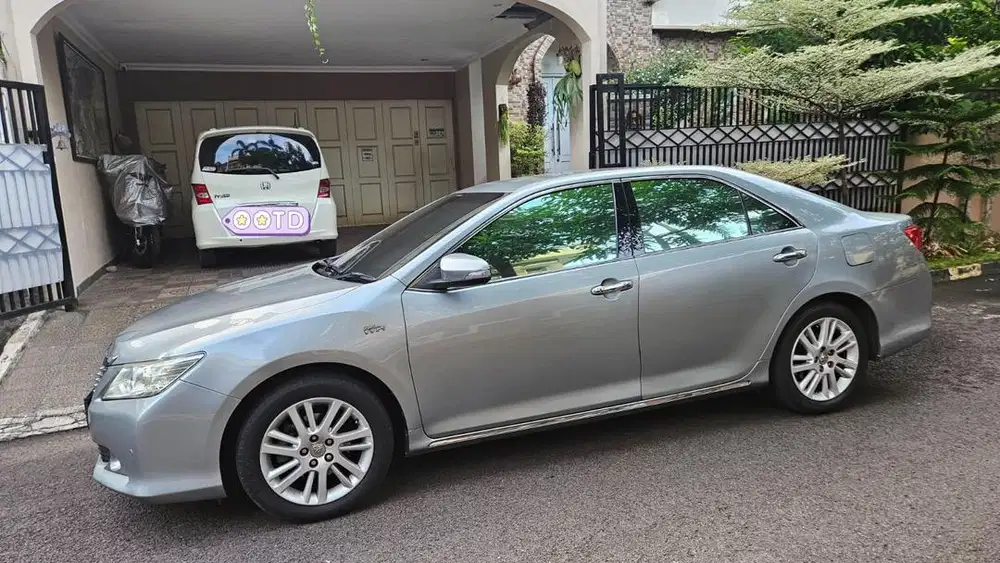 Toyota camry V 2012 akhir - istimewa