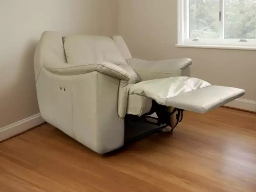 Jual cepat Sofa Reclining Electric Kulit Import Cellini