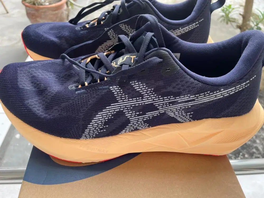 Sepatu Running Asics Novablast 5