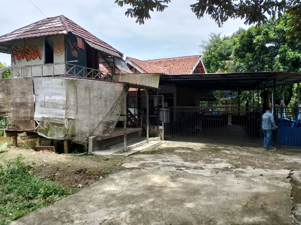 Rumah bangunan besar tanahnya luas di Bojong gede