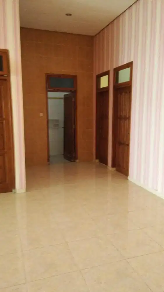 Jual rumah tengah kota