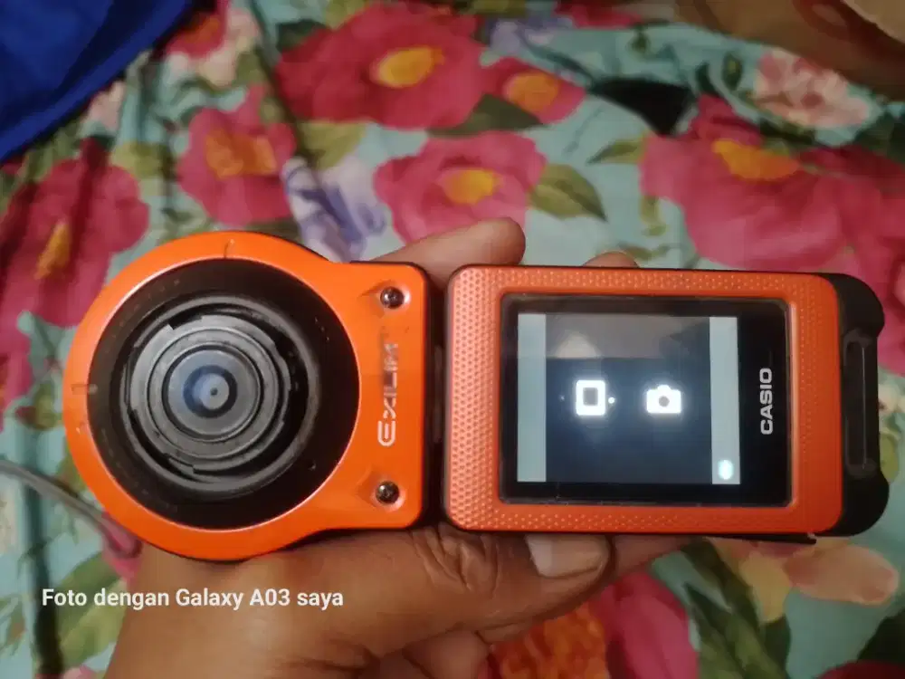 Kamera Digital Selfie Casio Exilim Fr10