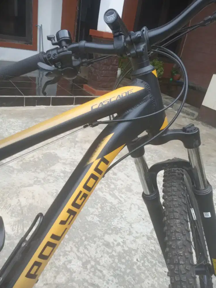 Sepeda POLYGON CASCADE 4 BLACK 3X8 27,5 INCH M