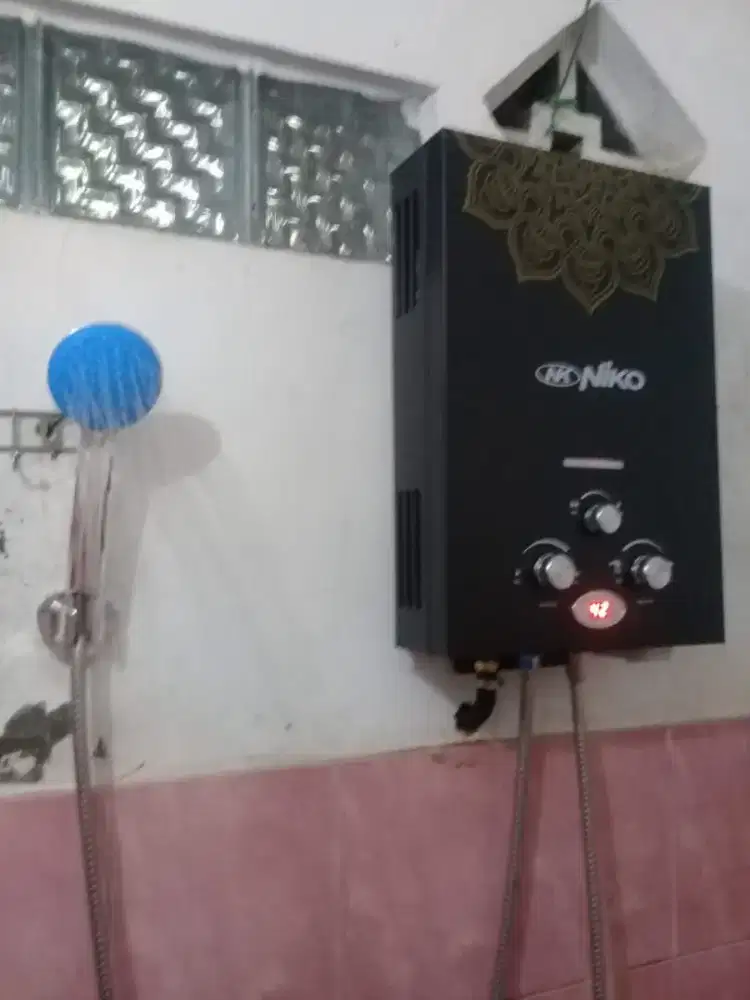 (Pemanas Air Kamar Mandi Merk Niko)