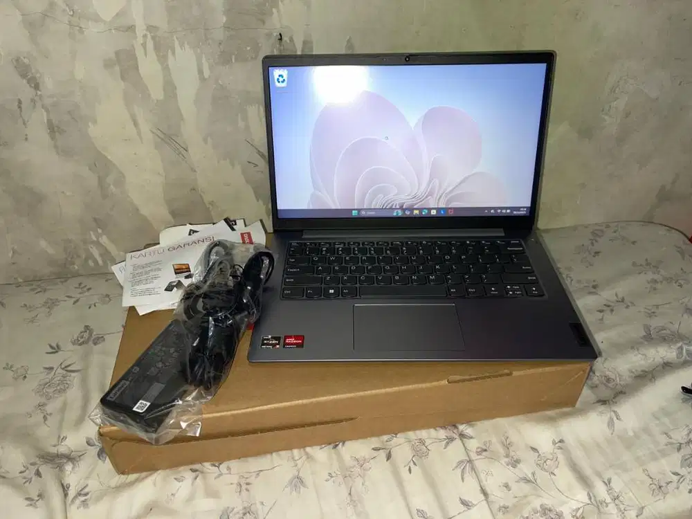 Laptop Lenovo V14 G4 Ryzen 3 7320U - BNOB Baru - Garansi Resmi 2027