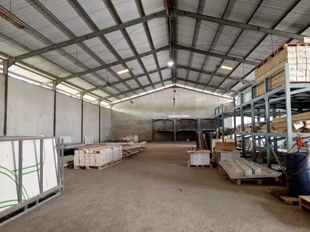 Disewakan Gudang Narogong akses 40 FT